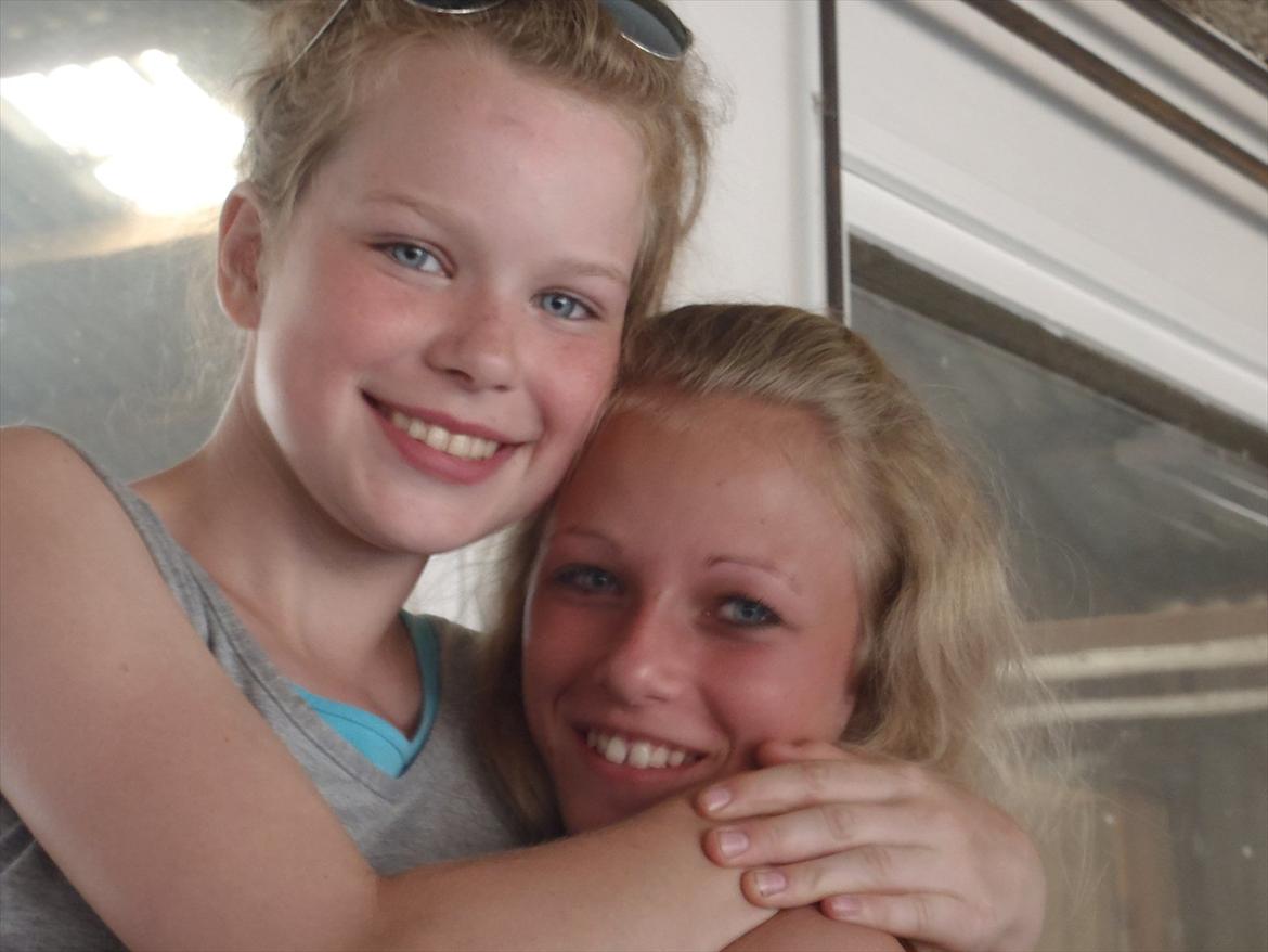 SKRK. Hyggelige tider med Skive Rideklub.  - Rytterlejr 2011 SKRK
S og K ;) billede 79