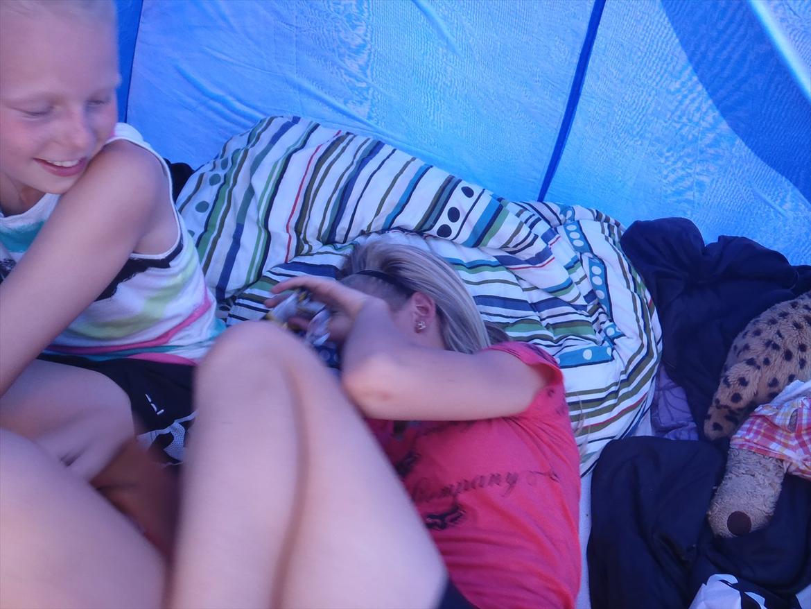 SKRK. Hyggelige tider med Skive Rideklub.  - Telt hygge :P
Rytterlejr 2011 SKRK
 billede 88