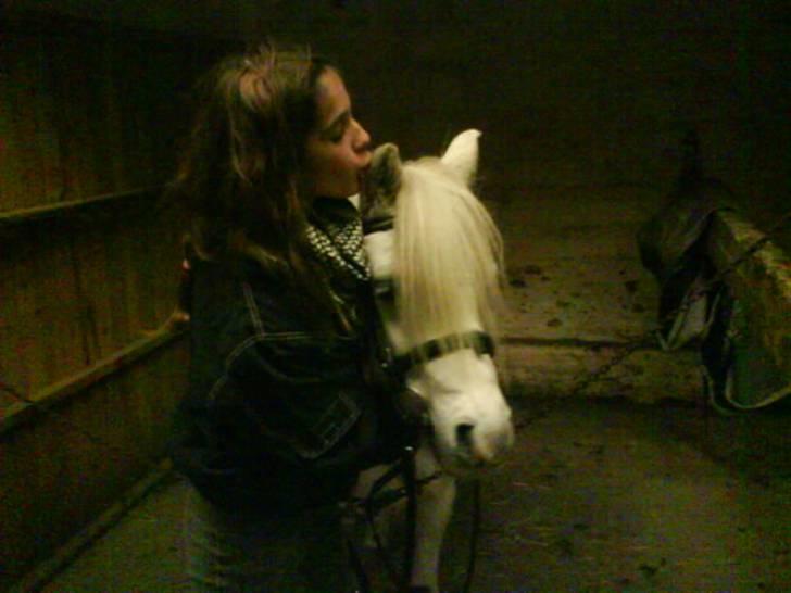 Billeder af mine venner/veninder/nogen jeg holder meget af+mig med nogen:p - Hun elsker hendes øre(: billede 48