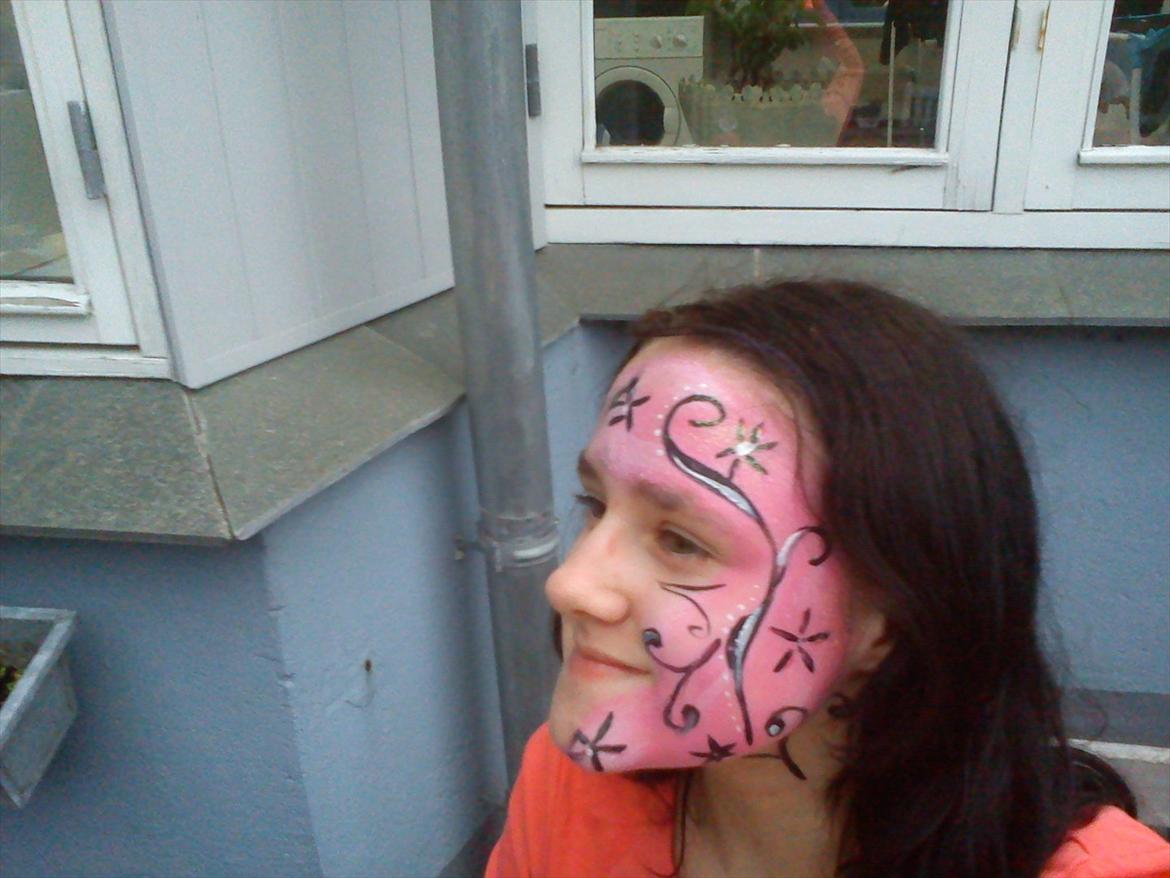 Min malign i hovedt efter fest billede 1