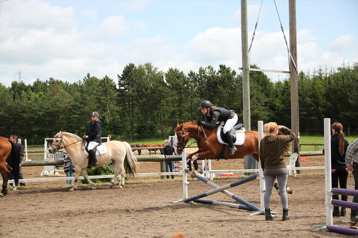 Indrino og jeg i Kongsvad Rideklub Thorsager :) billede 33