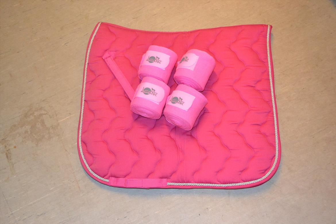 Mit udstyr :) - Mit pink sæt med strik bandager billede 3