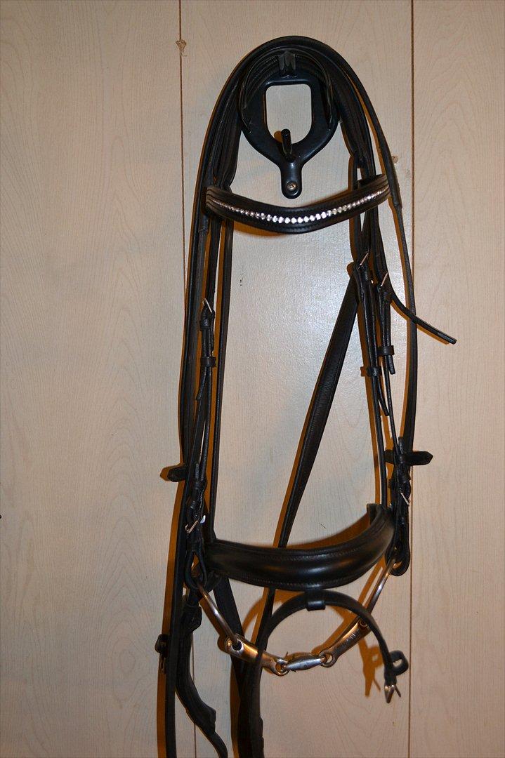 Mit udstyr :) - Sort trense med swarowski sten billede 52