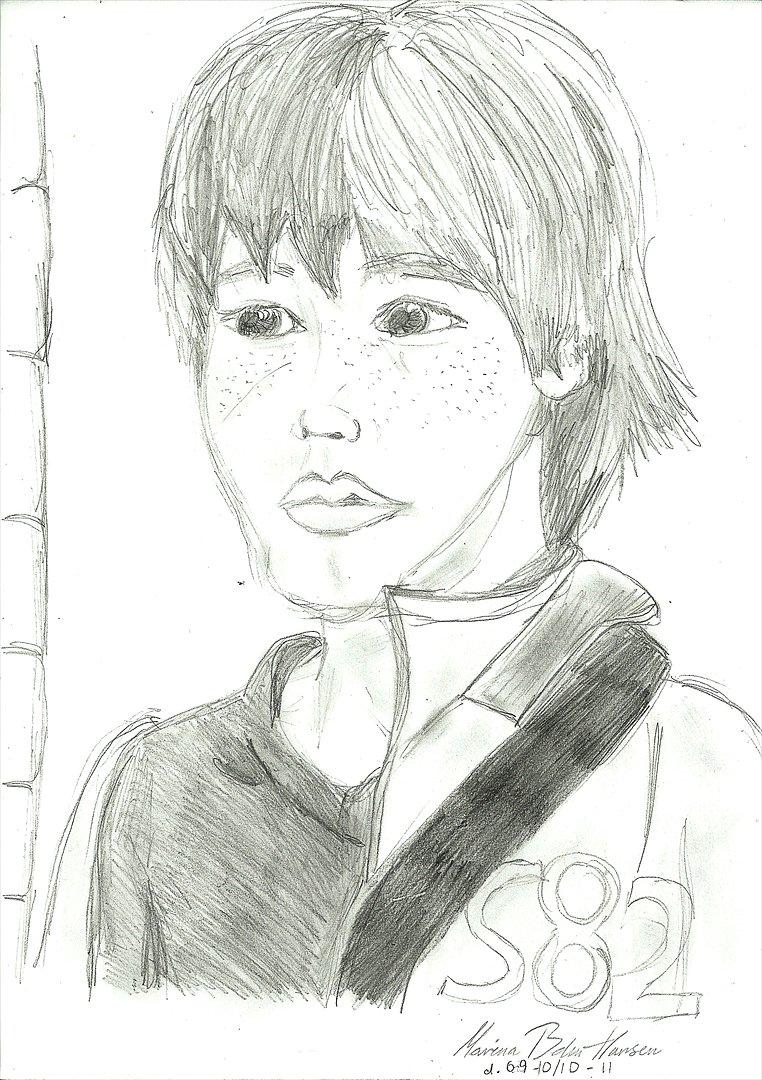 Tegninger :D   - Så har jeg fundet tegneblokken frem igen og tegnede en person jeg ikke har tegnet i virkelig langt tid - Nikolaj Støvring Hansen xD :P Det er da blevet meget god :P Hvis man ser for det for store øjne xD :P 
Tegnet søndag d. 9. oktober og lidt d. 10 oktober 2011
 billede 120