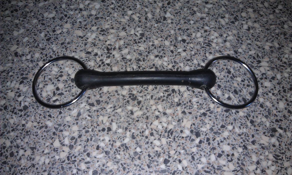 Mit udstyr til hestene. - Gummi bid. billede 78