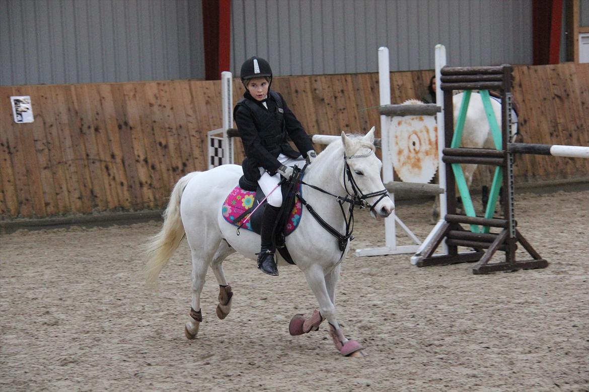 Marikka, Bettina og Lykke til Gjern Cup 2011 :D billede 39