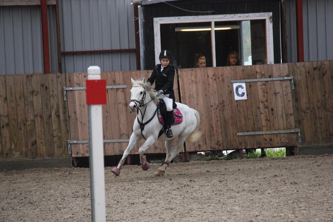 Marikka, Bettina og Lykke til Gjern Cup 2011 :D billede 43