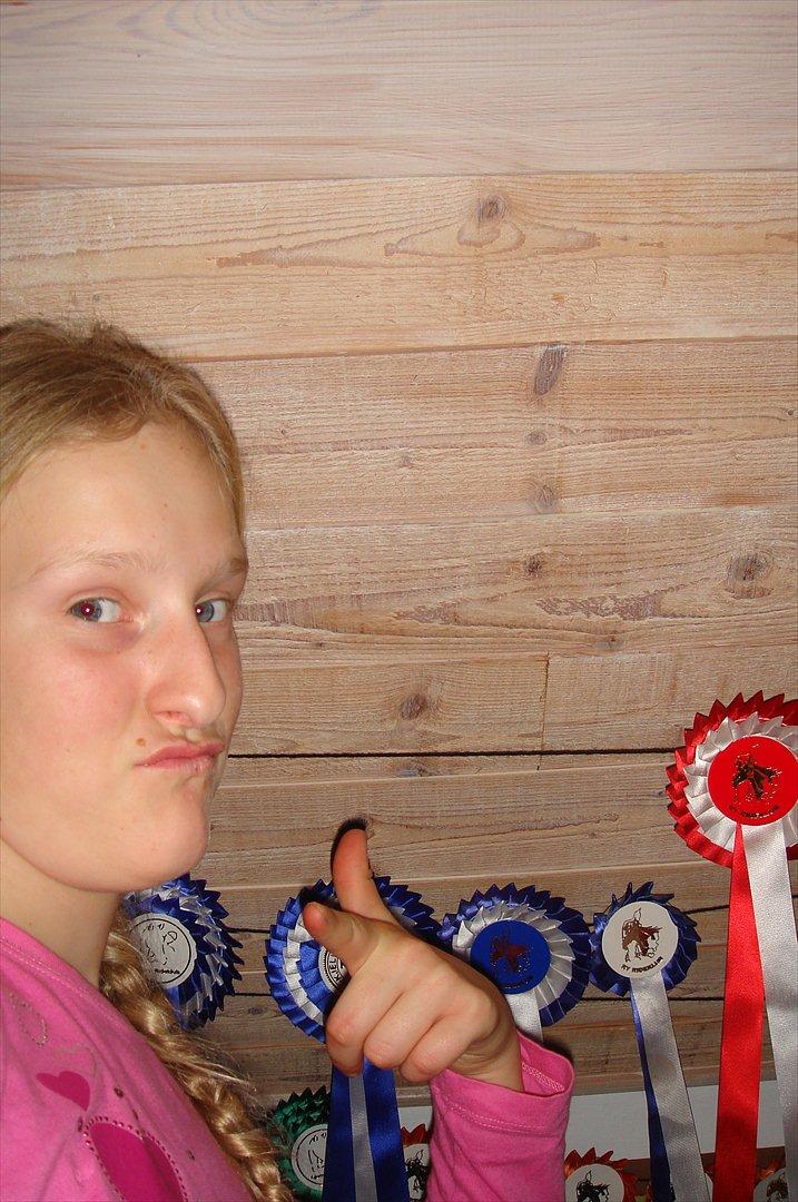 EGO Mee!:D<3 - Mig ved mine rosetter har mange flere:D billede 11