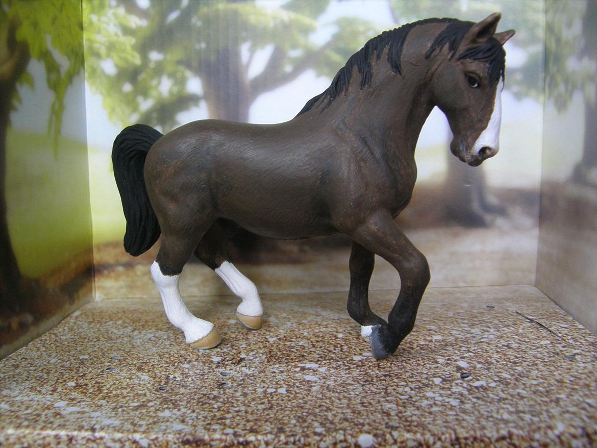 Mine Schleich Dyr - Modelmalet. Solgt til Prins Aages Stald. Navn: Chocolate Brownie Race: Dansk Varmblod Køn: Vallak Alder: 10 år billede 129