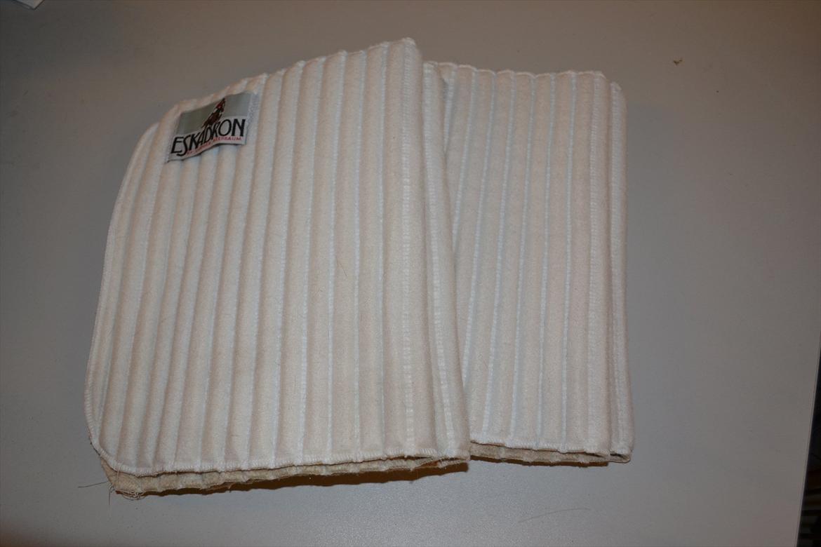 Mit udstyr :) - Eskadron bandageunderlag billede 59