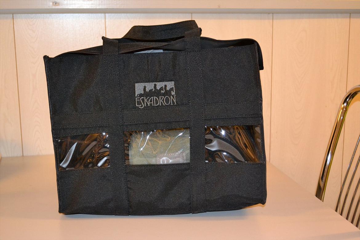 Mit udstyr :) - Sort Eskadron bandagetaske - Har 2 stk sorte billede 78