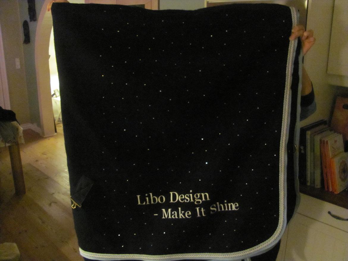 Nyt udstyr - Uld tæppe med flotte sten og logo af Libo Design billede 25