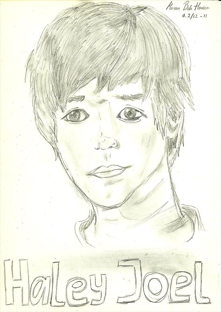 Tegninger :D   - Teging af Haley Joel Osment (original billede kommer senere :P) Ret god men måske lidt for lige øjne :) xD 
Tegnet fredag d. 2. december 2011 billede 88