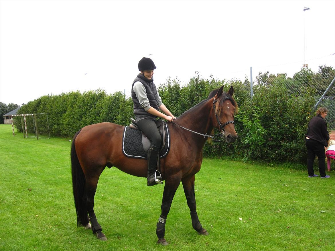 Vores billedebog. - Vi deltager ikke i de helt store ting :-D Dog har vi været med til et børnedyreskue i vores landsby, som var ekstremt hyggeligt :-D Også var det på min fødselsdag, hvilket ikke gjorde det mindre godt! :-D billede 12