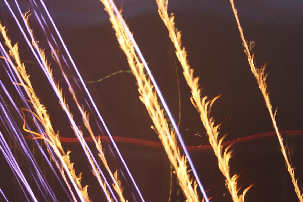 NYTÅRS BILLEDER :D - Ja.. jeg ville tage billeder udover hele himlen, men så blev der fyret af uden for vores vindue og jeg gik i panik og trykkede på knappen xD billede 9