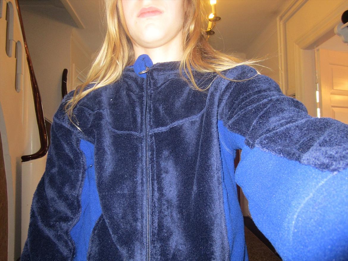 mine julegaver 2011 - fleecetrøje-af onkel og tante
megavarm ! ! :) billede 9