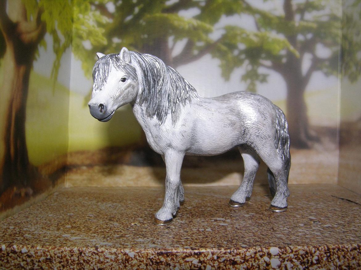 Mine Schleich Dyr - Modelmalet. Navn: Hindbærgårdens Moonfariy Race: Dartmoor Køn: Hoppe Alder: 13 år billede 131