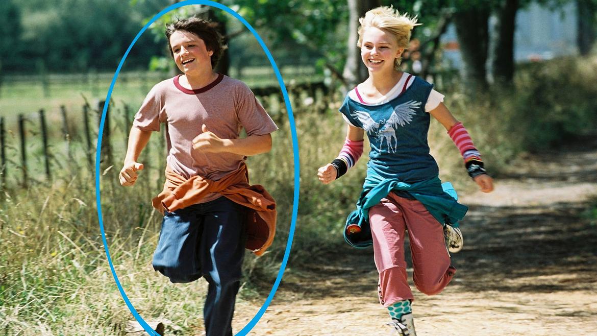 Tegninger :D   - Original billede :) Det er ham (Josh Hutcherson) med den blå cirkel rundt om xD  billede 69