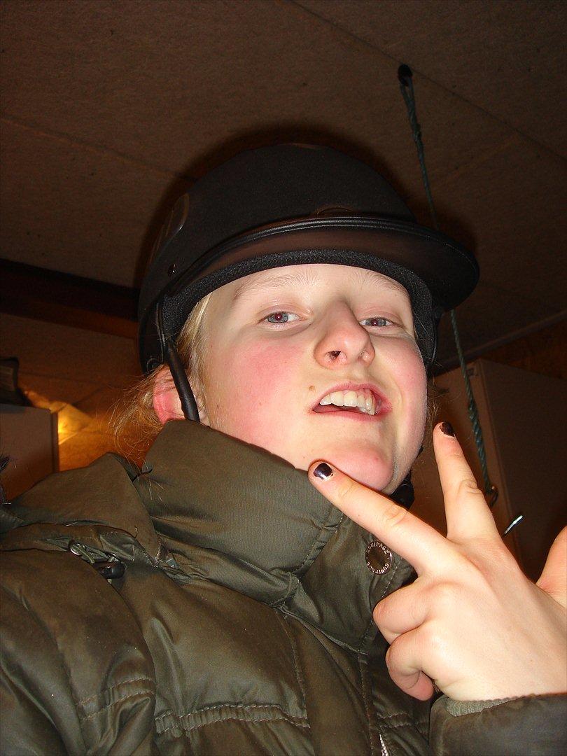 EGO Mee!:D<3 - Mig som man bedst kender mig med ridehjelm på!:D billede 21