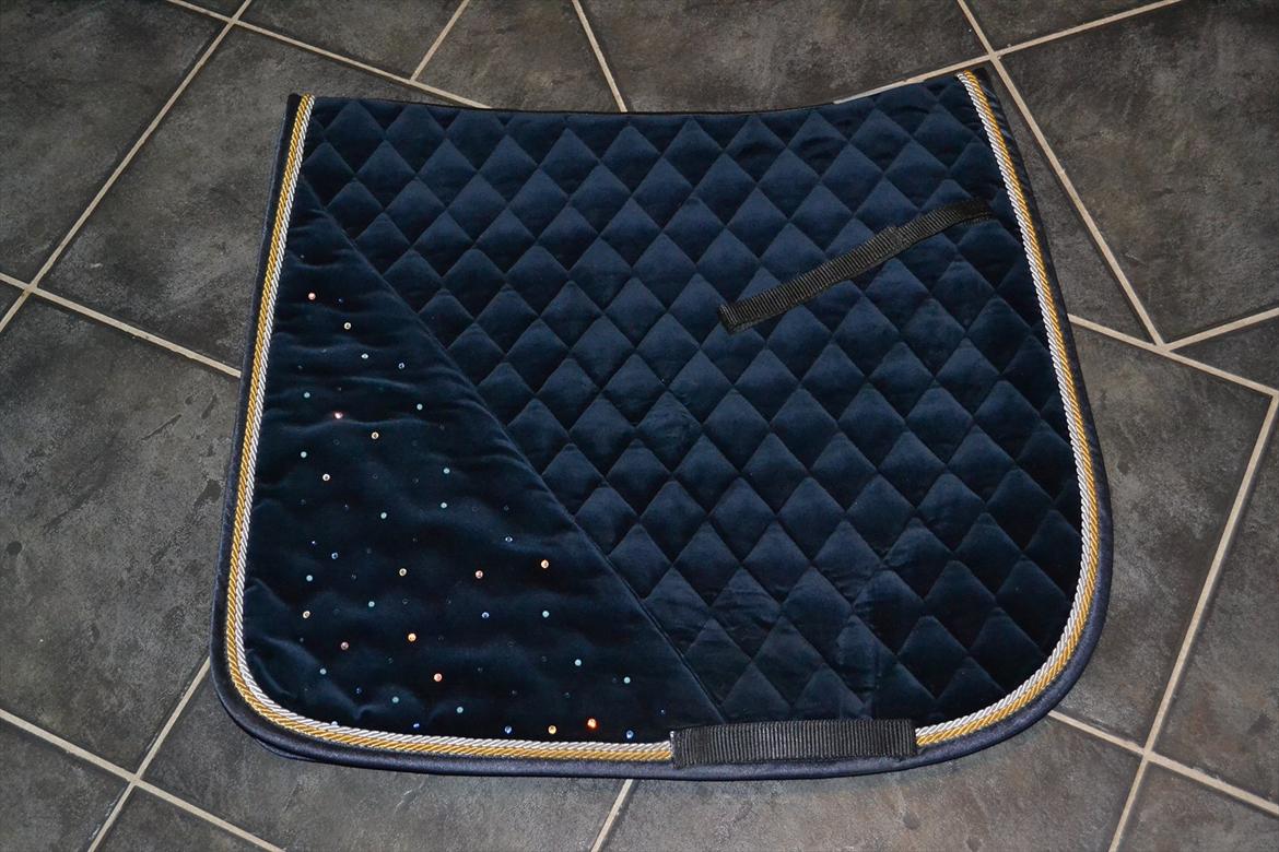 Mit udstyr :) - Mørke blåt Equest underlag med swarowski sten billede 141
