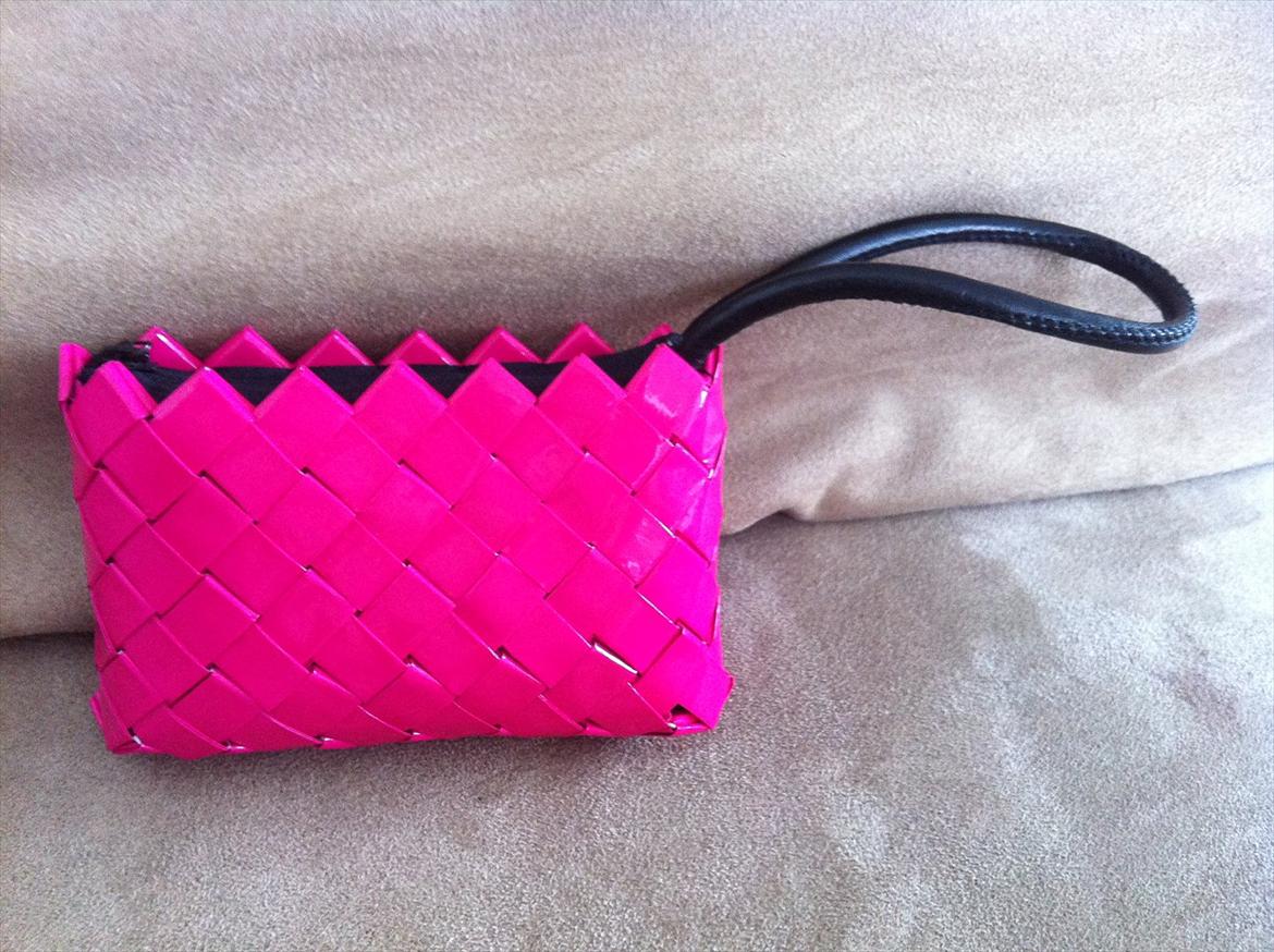 Flettede tasker - Pink pung med Sort fór, lynlås og håndledrem... billede 21