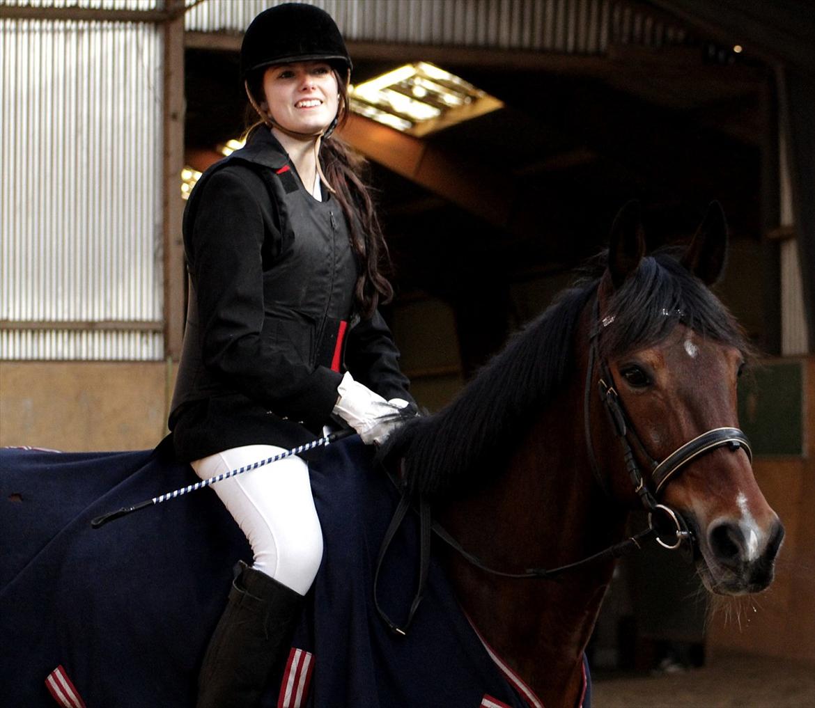 FØRSTE C-STÆVNE MED LB :D! - efter klassen, en MEGET glad rytter :D billede 14