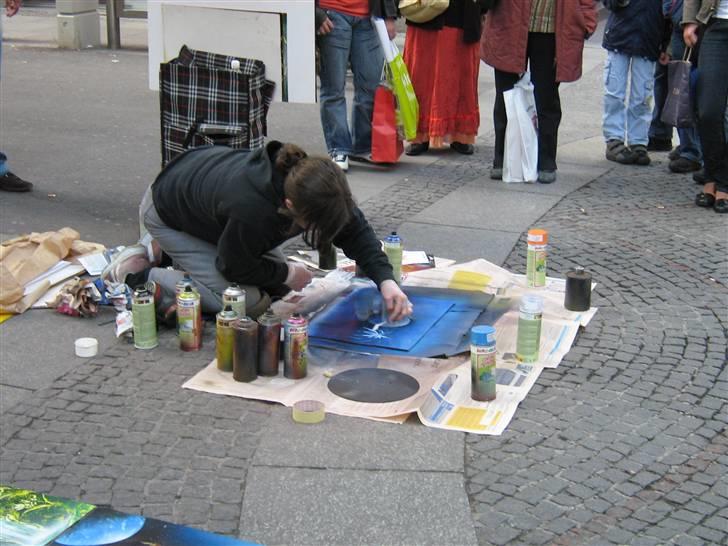 Billeder fra Wien + Den Spanske Rideskole - En kunstner, der malede billeder med spraymaling, hun var sørme dygtig. billede 6