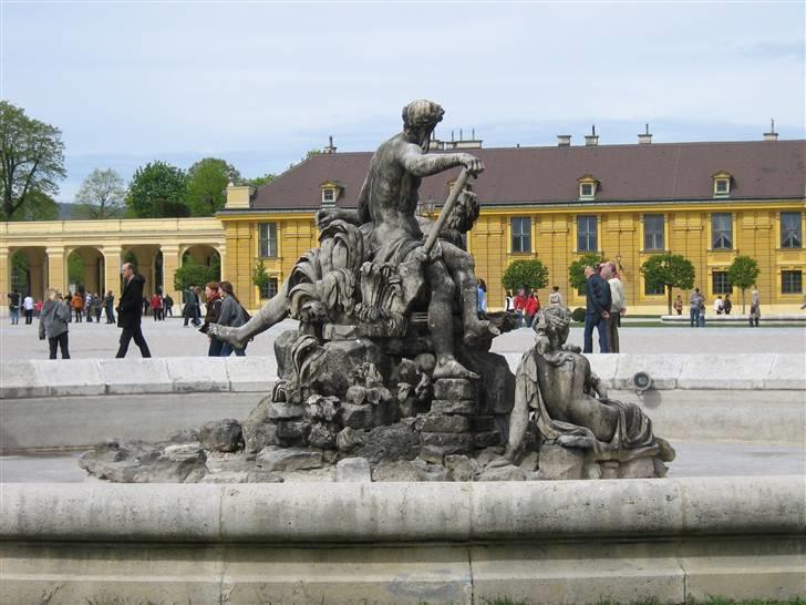 Billeder fra Wien + Den Spanske Rideskole - Inde på slotspladsen. billede 12