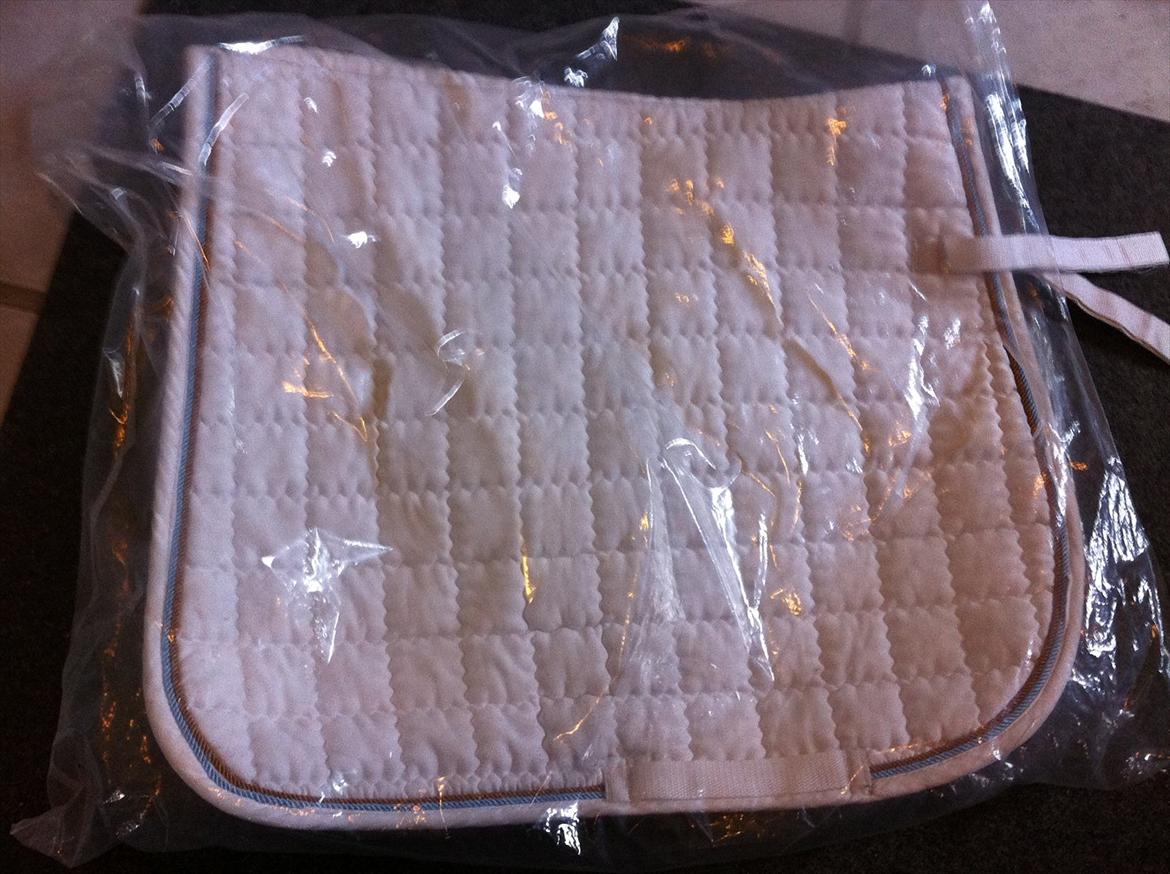 Lidt af udstyret ;P - dressur stævneunderlag :) med lysblå/sølv piping billede 39