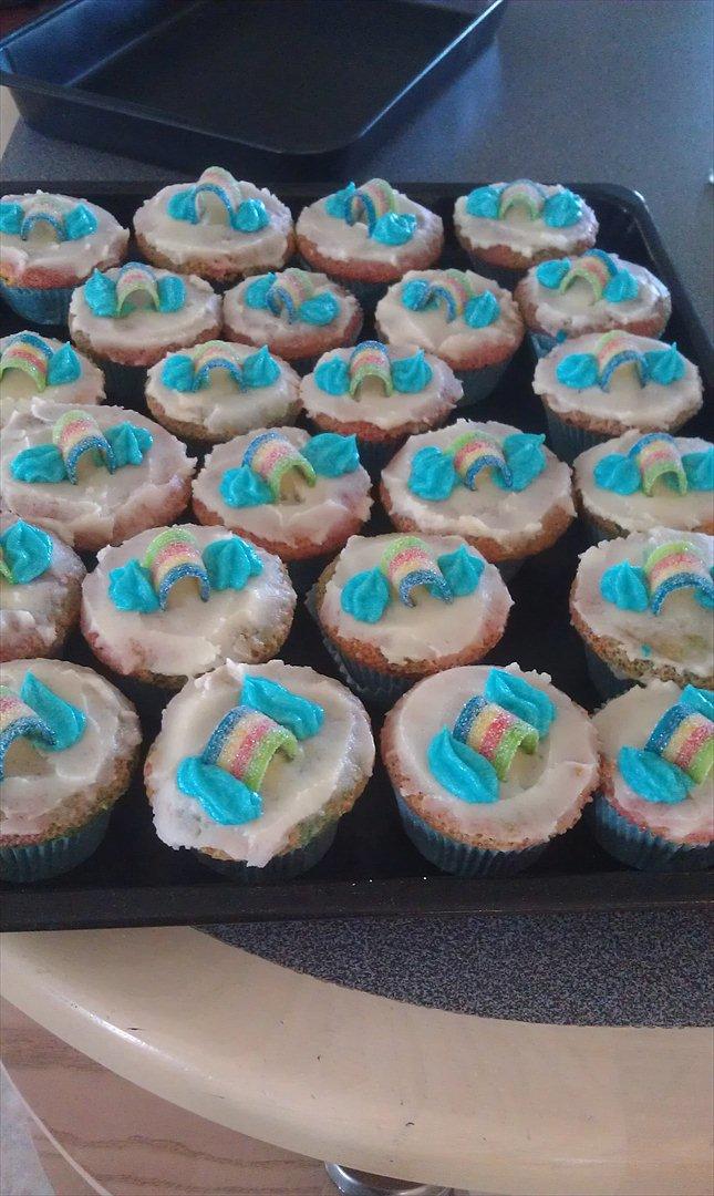 Fondant Kager - Rainbow cup cakes (meget farvestrålende indeni) billede 19