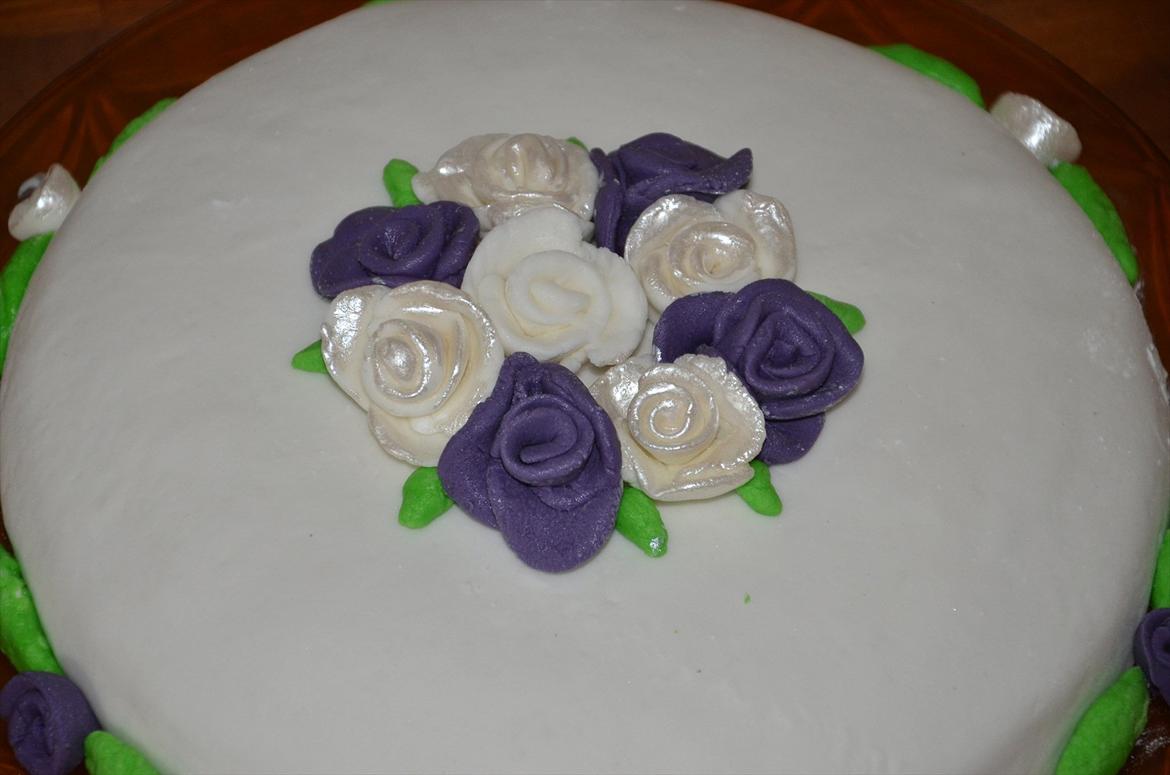 Kager - Og roserne på nært hold (fødselsdagskage 2012) billede 15