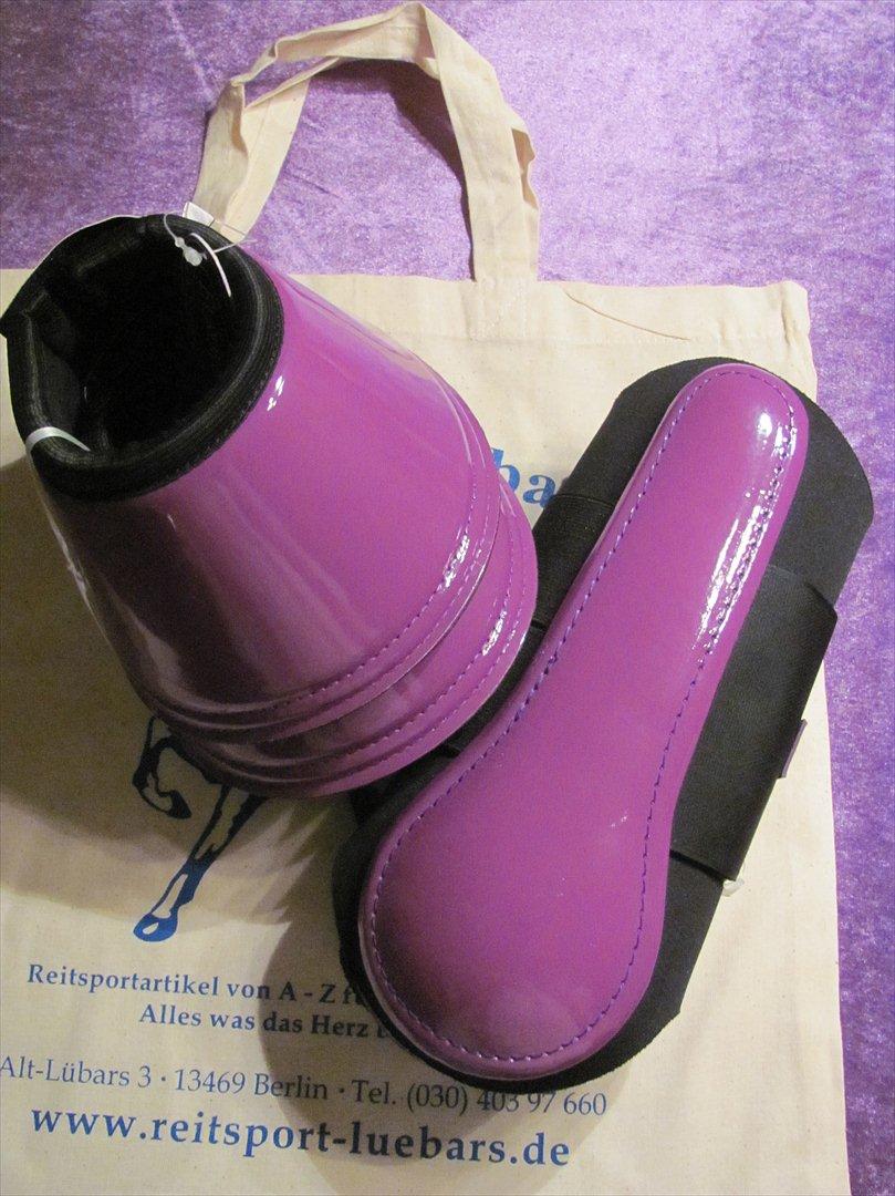 Nyt udstyr - Lilla lak klokker med tilhørende gamascher  - købt i Berlin billede 31