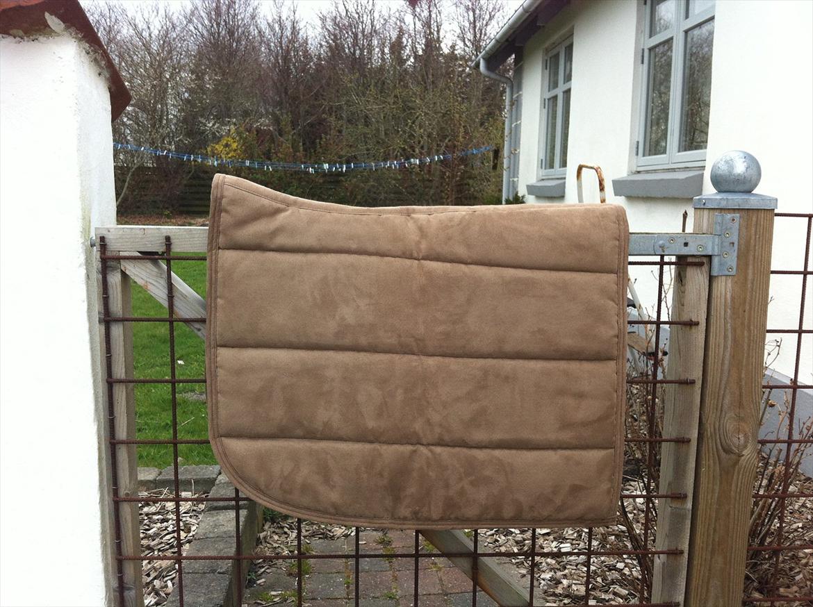 Mit udstyr til hestene. - Lysebrunt NO NAME pad. billede 16