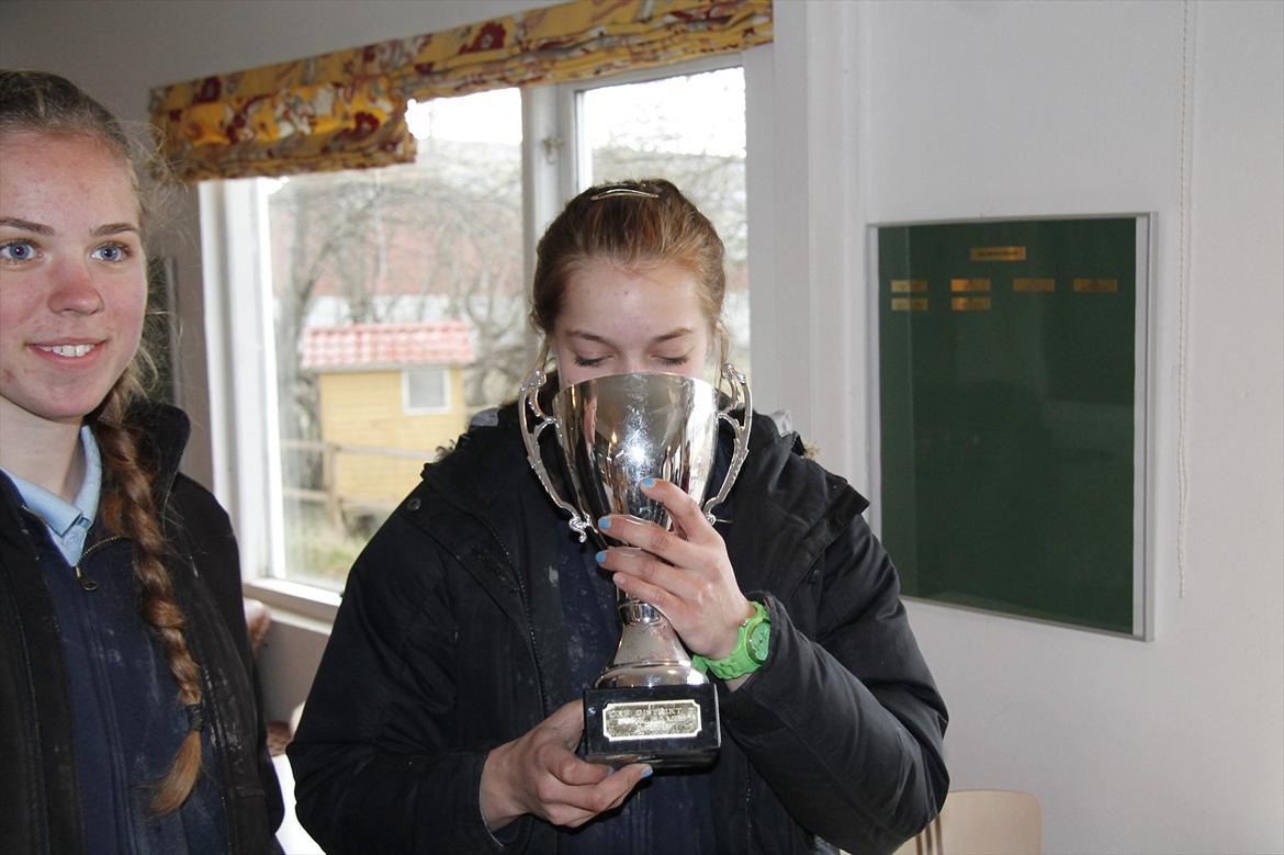Distriktsmesterskaberne i Pony games afd. B 2012  - Jeg drikker af pokalen :-)  billede 44