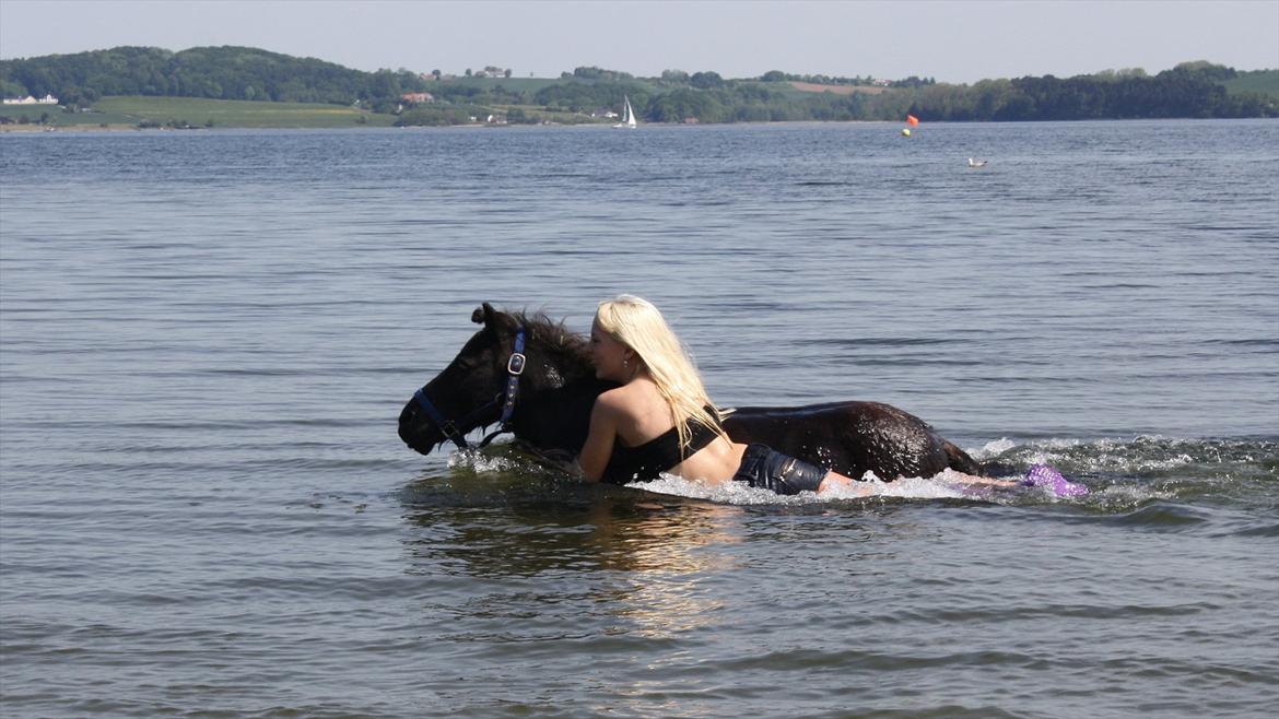 DET er sommer hygge - badning ved stranden med hoody!  - JEG ELSKER DIG MIT ET OG ALT <3 billede 1