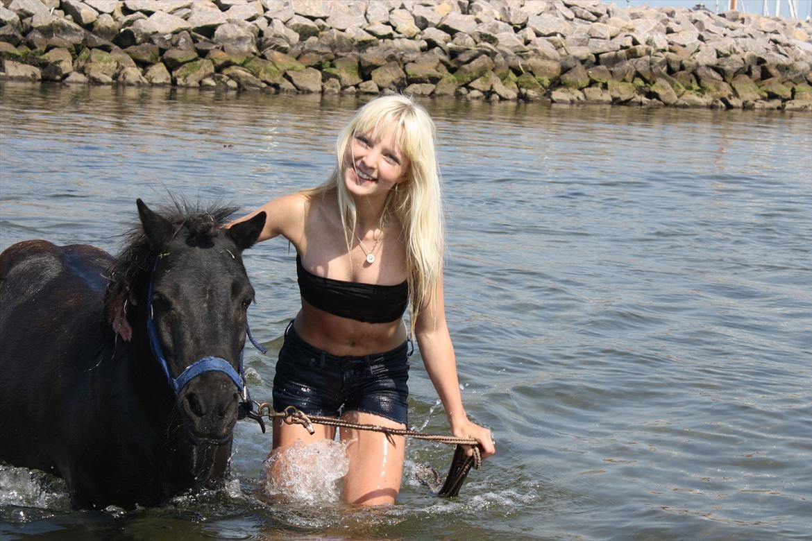 DET er sommer hygge - badning ved stranden med hoody!  billede 43