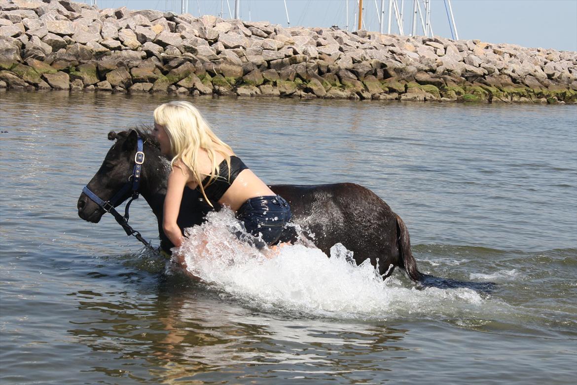 DET er sommer hygge - badning ved stranden med hoody!  billede 49