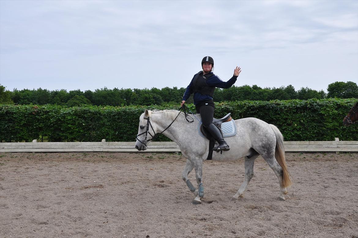 Spring med sarah og Garfield, Rikke og Sandie billede 1
