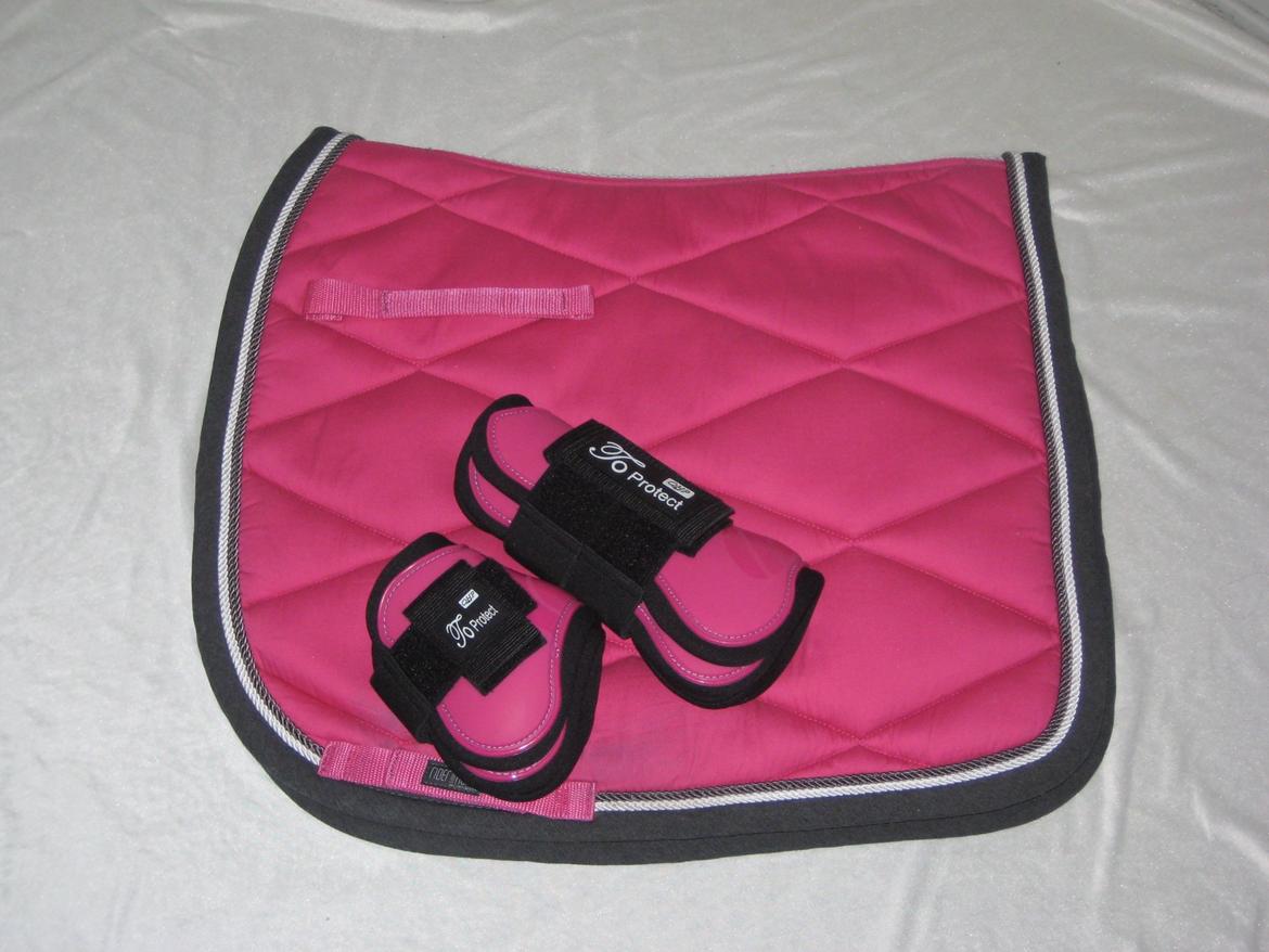 Mit Udstyr - Rider by horse Dressur underlag i pink 17" med QHP Pro springgamacher str. full billede 4