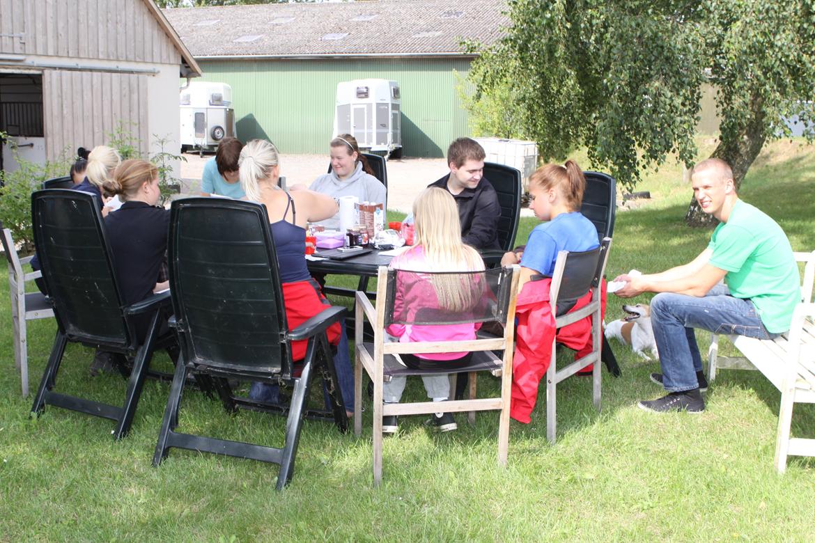 Jessica's 12 års fødselsdag :-)  - Så blev folk samlet :-D billede 2