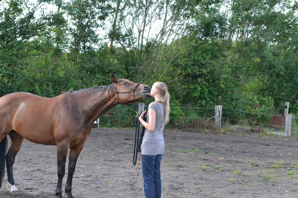 Vores billedebog. - Bare for at vise, hvor good han er blevet til at kysse! :-D billede 54