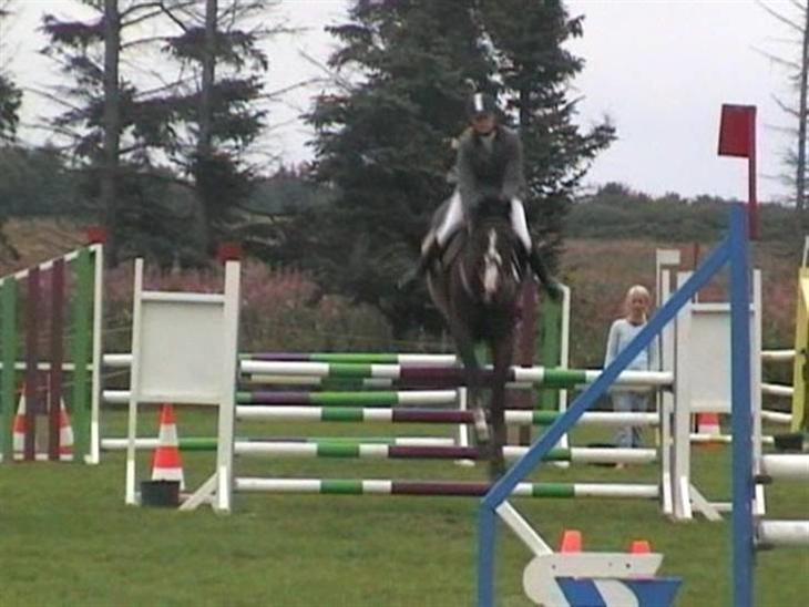 {{currentPhoto.altText}} billede {{currentPhoto.number}}