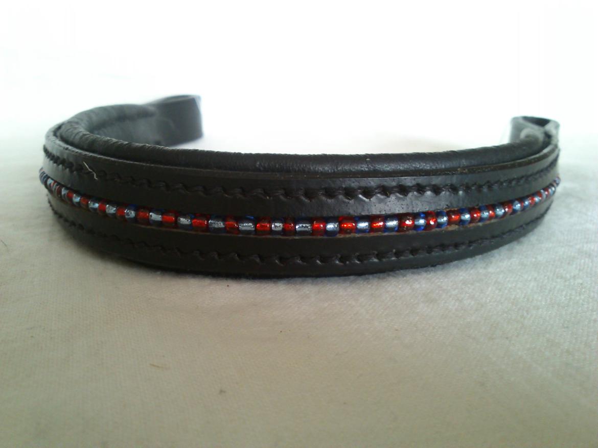 Hjemmelavet til heste - Så fik jeg sat perler i et hvor kæden var gået i stykker og blevet grim. billede 5