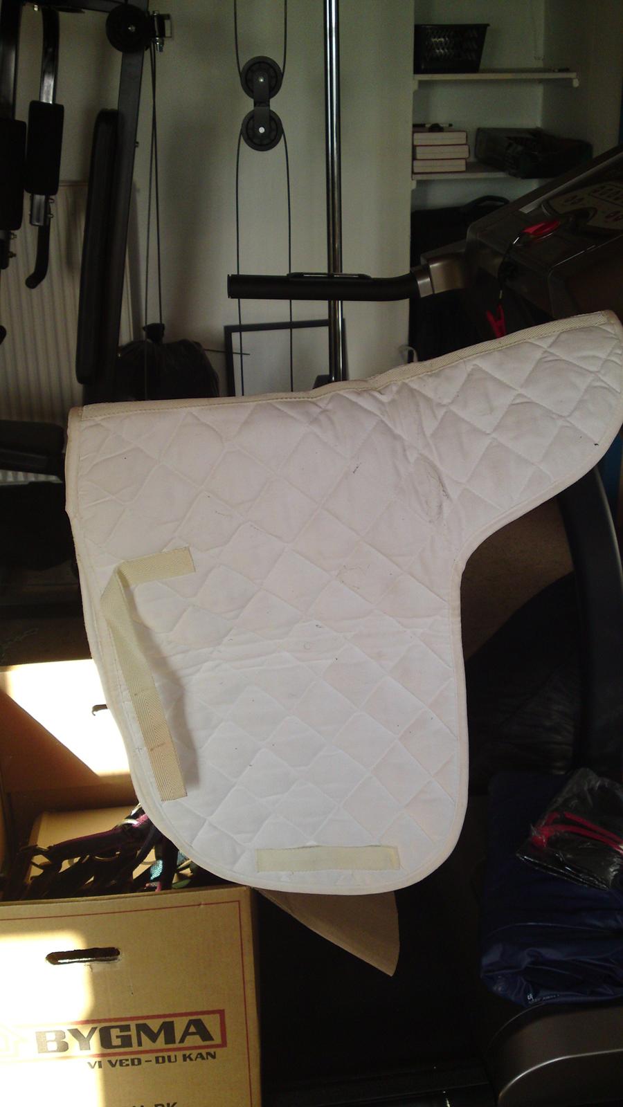 Udstyr til salg - hvidt fasong skåret dressur underlag aldrig brugt billede 10