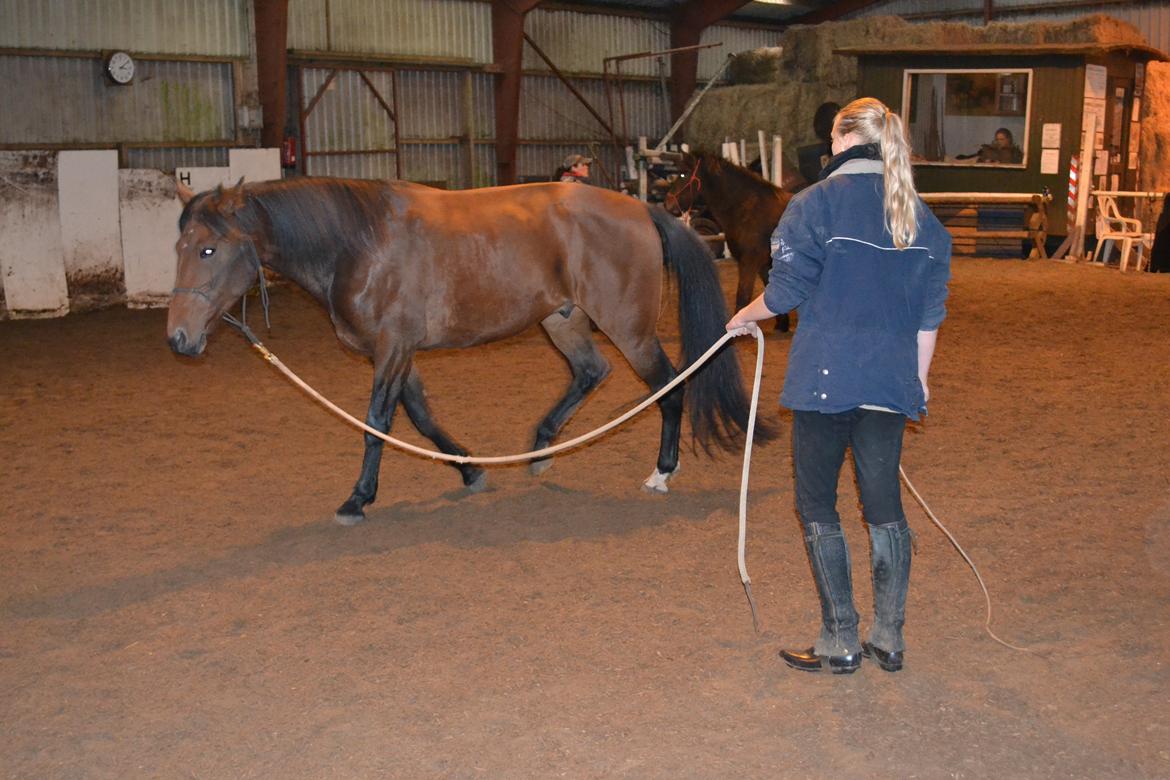 Vores billedebog. - Vi har været på kursus, hvor vi bl.a. lavede de 7 lege. Her er vi igang med at arbejde på afstand, og jeg er så stolt af ham! :-D billede 65