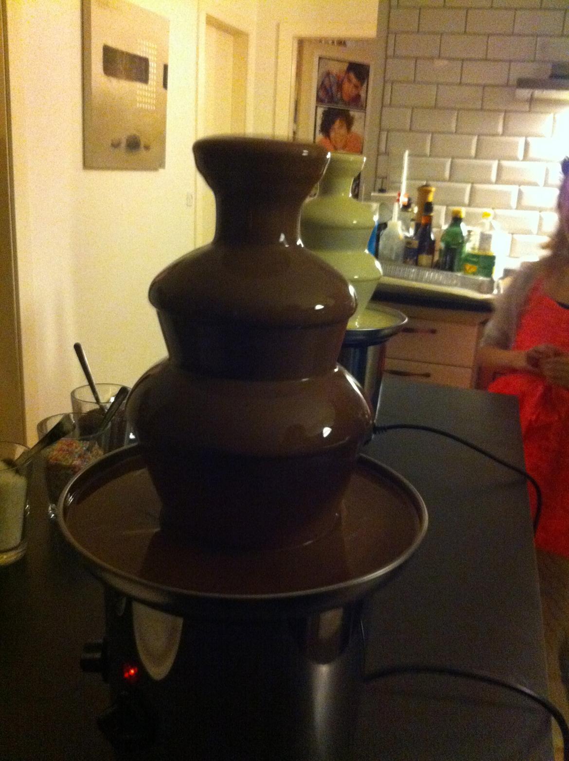 Chokolade vandfald med spyd!<3 LOVE IS IN THE AIR!<3 XD - Det lyse-chokolade vandfald!<3 (den jeg åd! XD) billede 2