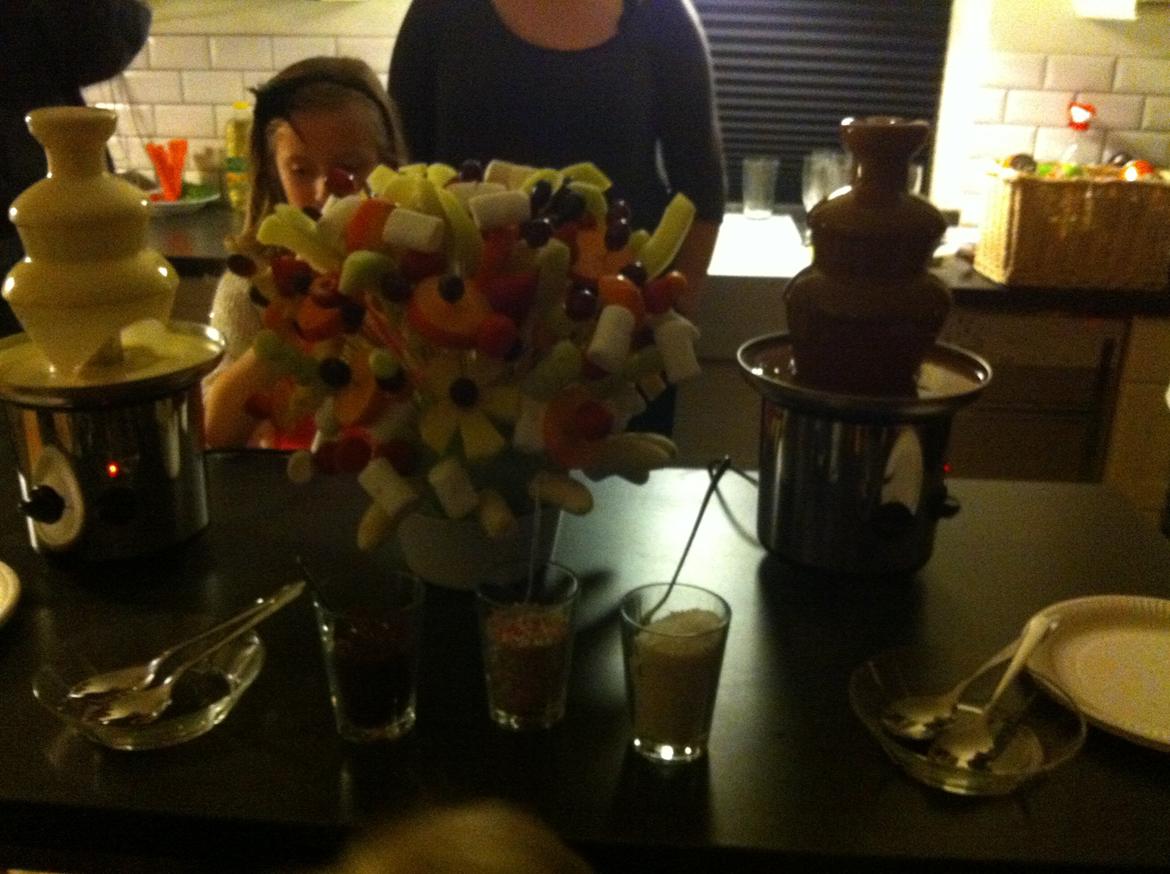 Chokolade vandfald med spyd!<3 LOVE IS IN THE AIR!<3 XD - Endu et billed! XD<3<3<3 billede 14