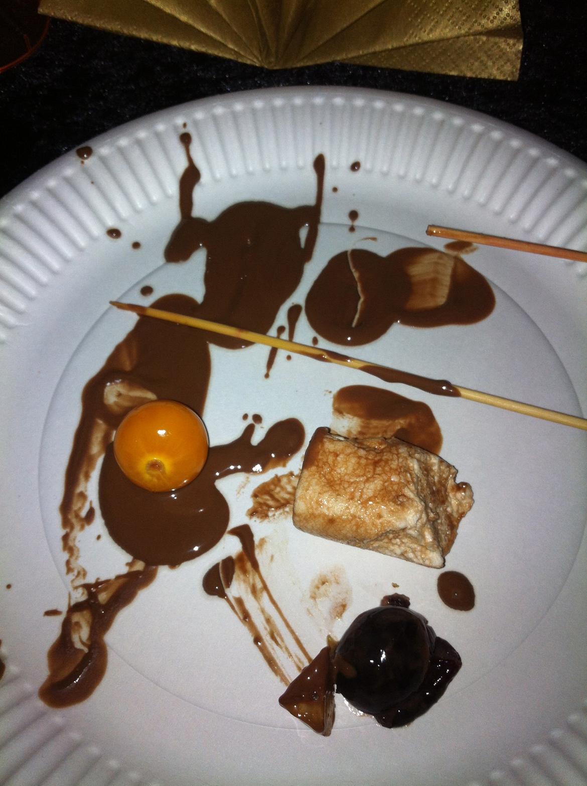 Chokolade vandfald med spyd!<3 LOVE IS IN THE AIR!<3 XD - min lækre, lækre tallerken!<3 billede 18