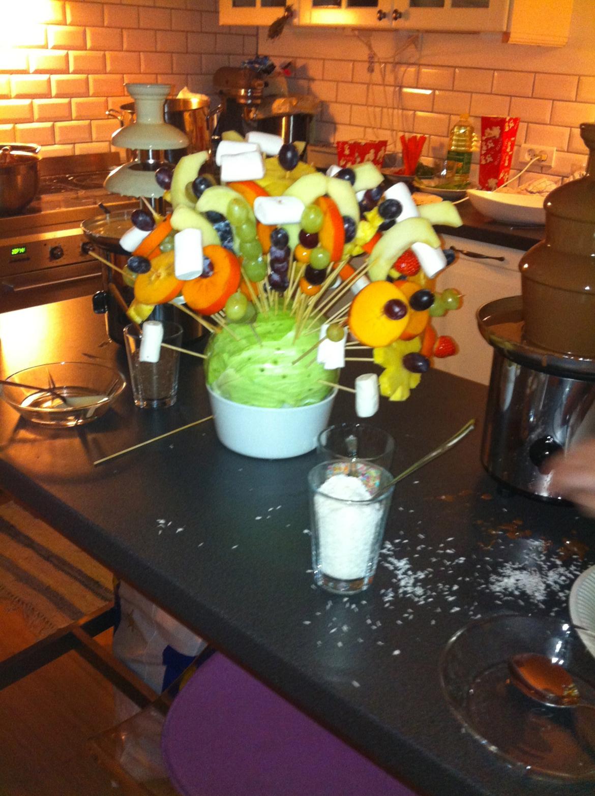 Chokolade vandfald med spyd!<3 LOVE IS IN THE AIR!<3 XD - Efter vi havde været godt i gang! :P<3<3<3 billede 21