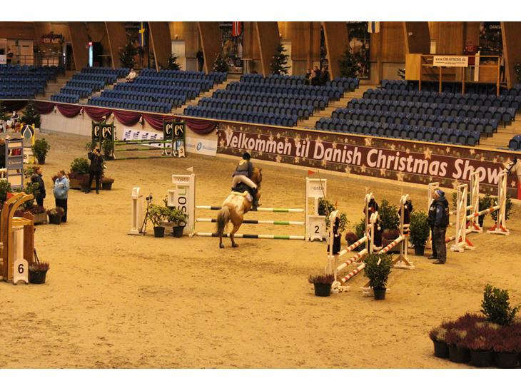 {{currentPhoto.altText}} billede {{currentPhoto.number}}